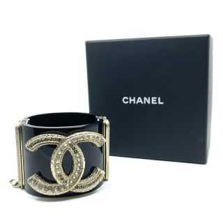 Bracelet manchette Chanel CC