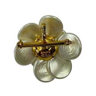 BROCHE CHANEL CAMELIA EN NACRE VINTAGE