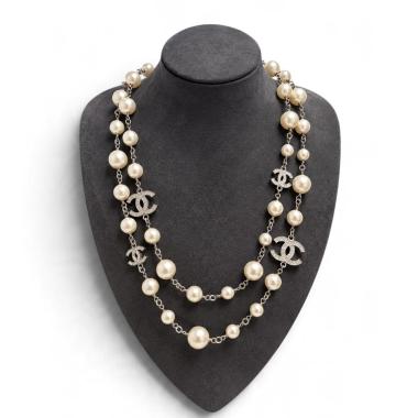 Chanel Sautoir Perles et Logo CC