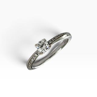 Bague Or Blanc 18 Ct - Diamants de 0.25 et 0.08 Ct