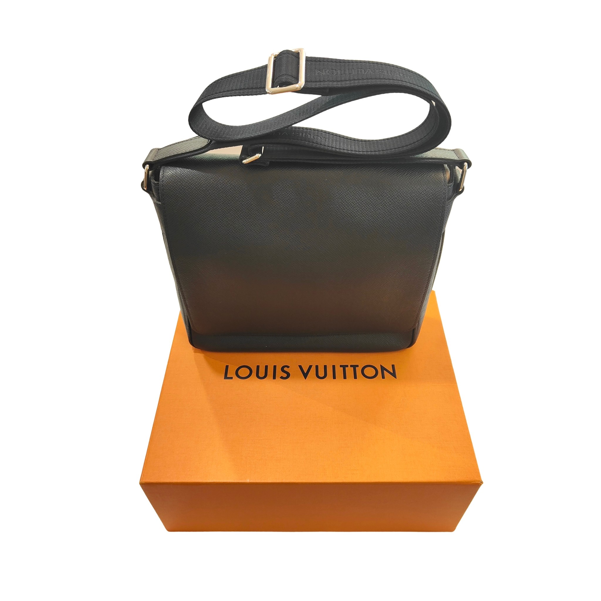 Sac en Bandoulière Louis Vuitton Roman PM Taiga - LuxeForYou