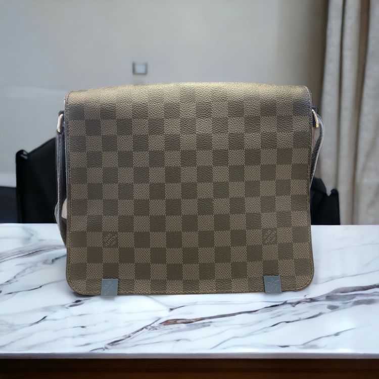 Louis Vuitton - Damier Graphite District PM Crossbody bag - Catawiki