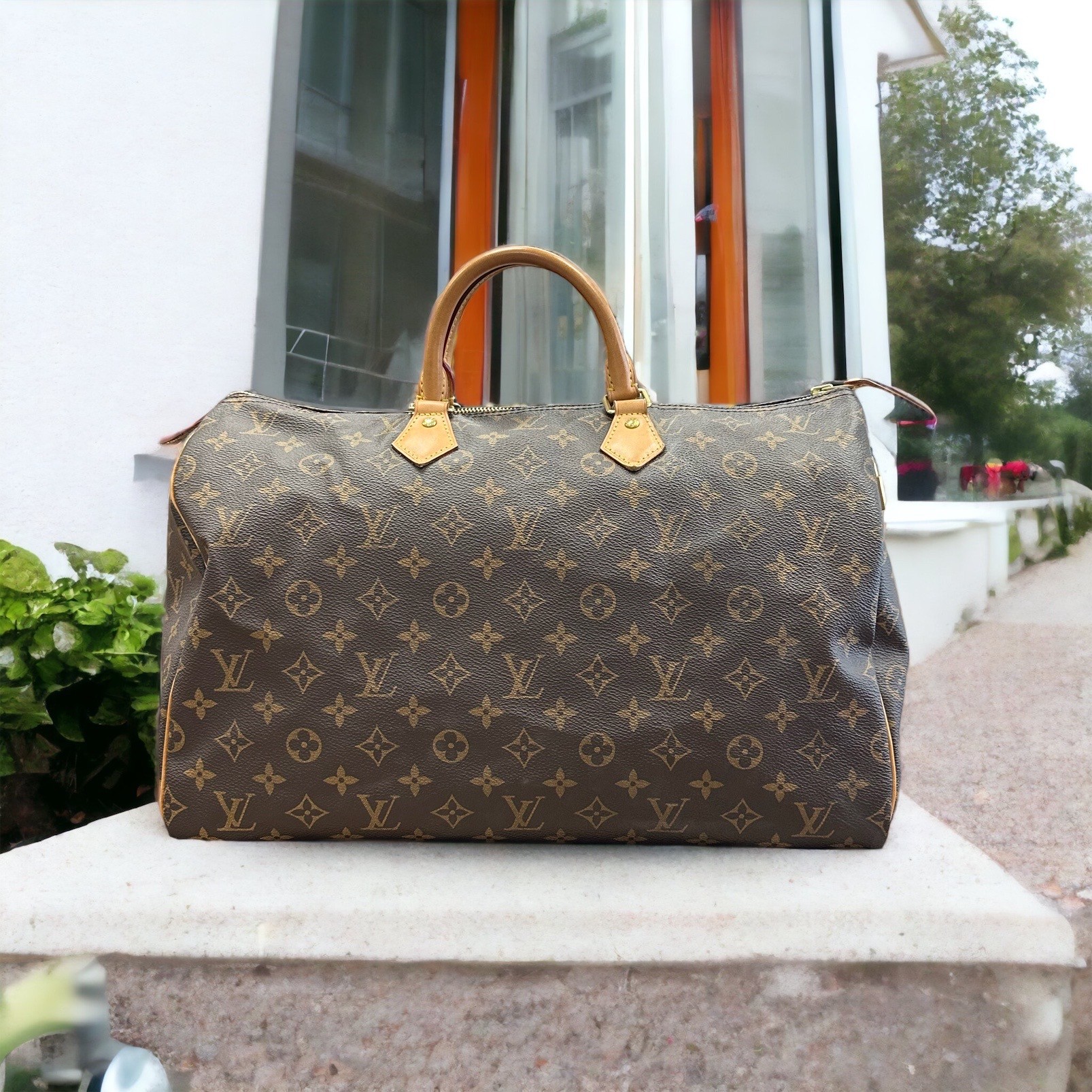 Sac cabas Louis Vuitton en cuir vernis monogram violet