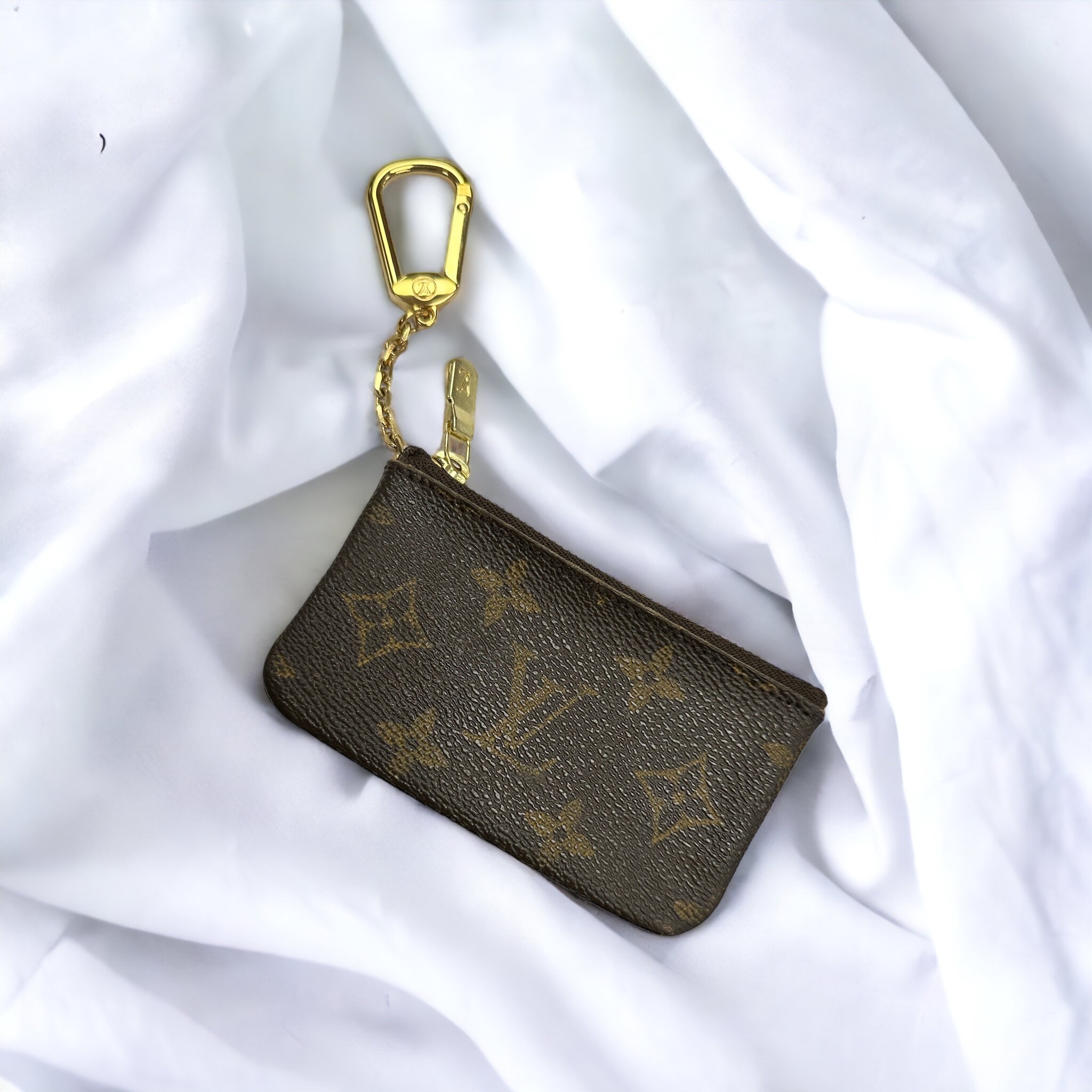 Porte clés pochette Louis Vuittom - LuxeForYou