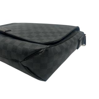 Louis Vuitton District MM