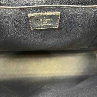 Trousse de Toilette Louis Vuitton