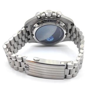 Omega Speedmaster « Silver Snoopy Award »