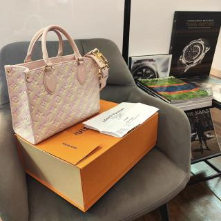 Sac à main Louis Vuitton OnTheGo Pm Pink Monogram