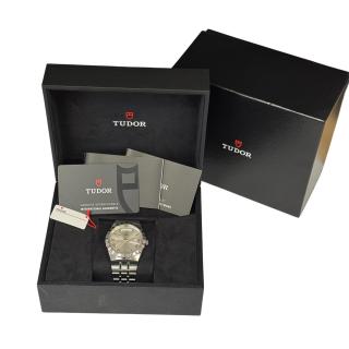Tudor Royal