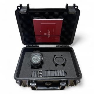 Victorinox Swiss Army I.N.O.X. Carbon