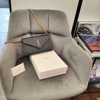 Portefeuille sur Chaîne Saint Laurent Cassandre