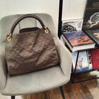 Sac porté Épaule Louis Vuitton Artsy MM