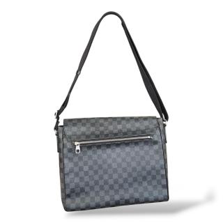Louis Vuitton District GM Messenger