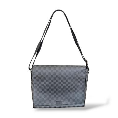 Louis Vuitton District GM Messenger
