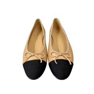 Ballerines Chanel Beige et Noir
