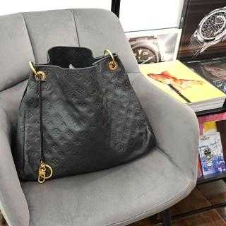 Sac porté Épaule Louis Vuitton Artsy MM