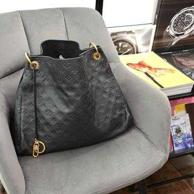Sac porté Épaule Louis Vuitton Artsy MM