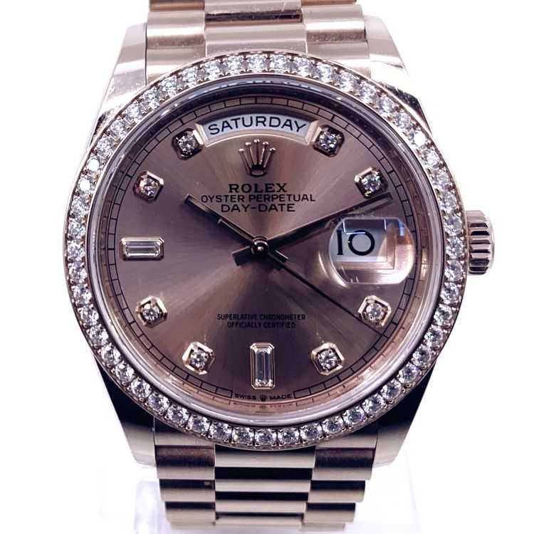 Rolex Day-Date or rose diamants